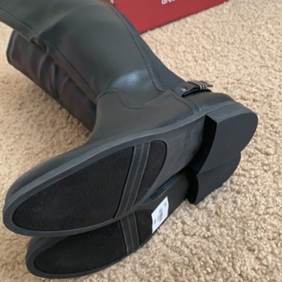 Dressbarn - Picture 5 of 9